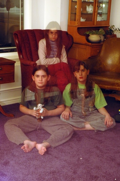 three-girls-ghost